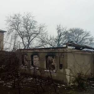 Обстрелы в Запорожской области: снаряды попали в жилые дома, больницу и нефтебазу. Фото