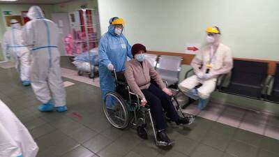 За сутки в России госпитализировали 11 754 заболевших COVID-19