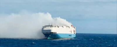 Горевшее неделю судно с 4 тысячами машин на борту затонуло у Азовских островов