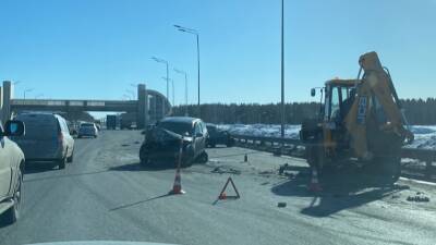 В ДТП с трактором пострадали два водителя на Федюнинского в Тюмени