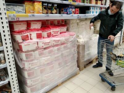 На Урале производителей хлеба скупают сахар в магазинах из-за проблем с оптовиками