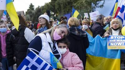 Греция закрывает выдачу "золотых виз" для граждан России