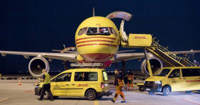 Компания DHL останавливает доставку грузов и документов в Россию и Беларусь