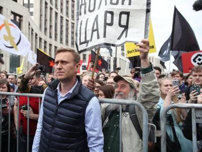 "Ждать нельзя ни дня. Где бы вы ни были". Навальный призвал россиян выходить на акции протеста против войны России в Украине