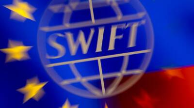 Семь российских банков отключены от платежной системы SWIFT