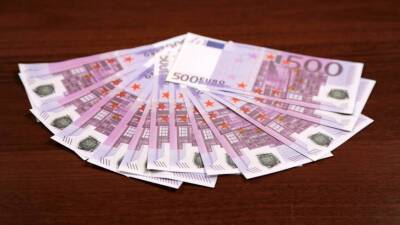 Евросоюз запретил передавать в Россию банкноты евро