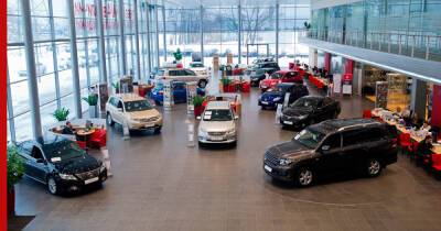Эксперты: рынок продаж автомобилей в России стремительно сокращается, а цены растут
