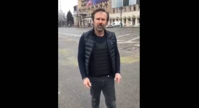 "Никогда не разбомбят нашу свободу": Вакарчук на разрушенной площади Харькова мощно обратился к украинцам