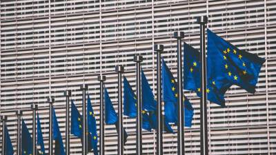 В Еврокомиссии заявили об ущербе для экономики ЕС из-за антироссийских санкций