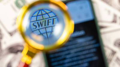 ЦБ: Российские банки могут передавать финансовую информацию в обход SWIFT