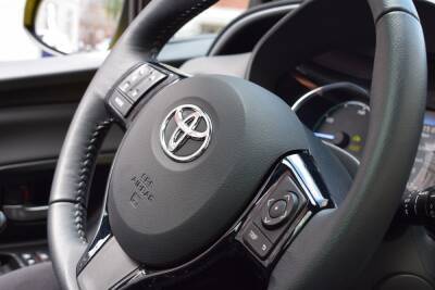 Toyota прекращает поставки в Россию