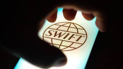 С 12 марта: Евросоюз заявил об отключении семи российских банков от SWIFT