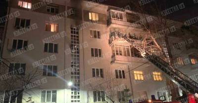 Пожар начался в жилом доме в центре Москвы