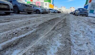 Жители с ул. Федюнинского в Тюмени жалуются на неубранный снег