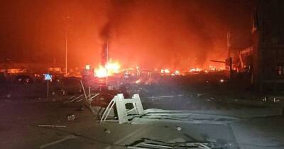 В Подольском районе Киева произошли взрывы, начался пожар (ФОТО)
