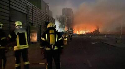 Разрушение ТРЦ в Киеве в результате обстрела: известно о 8 погибших