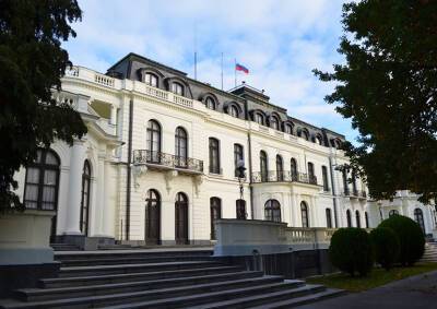 Посольство РФ в Праге отказалось открыть пустующее здание школы для украинских детей