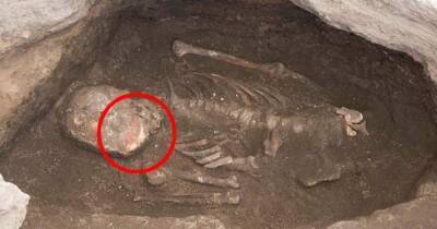 Ученые выяснили, зачем в древнейшем городе мира умерших хоронили в домах