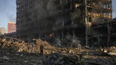 Война в Украине, день 26-й: ракетный удар по Киеву, ультиматум о сдаче Мариуполя, обстрел химического предприятия в Сумах