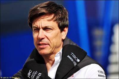 Тото Вольфф - Клиенты Mercedes не вполне довольны моторами - f1news.ru - Бахрейн