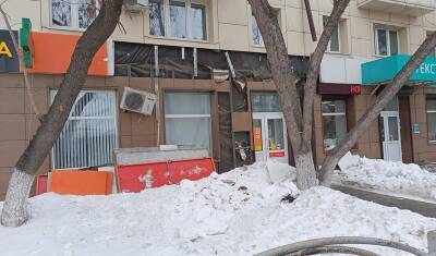 В Тюмени за неубранный снег оштрафуют аптеку и магазин