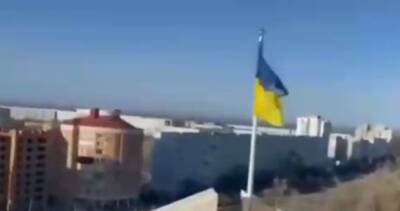 Одиозная российская певица срезала флаг Украины в захваченном оккупантами городе: появилось видео