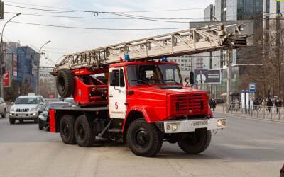 Пожарные спасли 6 человек из горящего общежития в Новосибирске