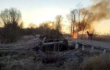 Бойцы украинского спецназа устроили грандиозный пожар из вражеской техники