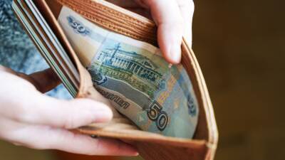 В феврале россияне забрали из банков 1,2 трлн рублей