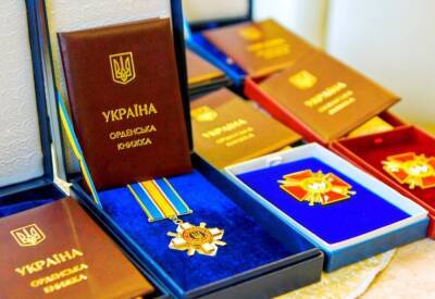 Зеленский отметил наградами еще 105 украинских военных