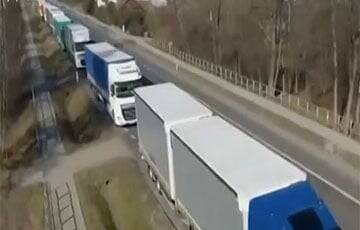 950 грузовиков с товарами для Беларуси и РФ заблокированы на польско-белорусской границе