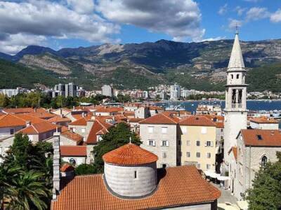 В Черногории изменили условия летнего безвизового въезда для граждан РФ