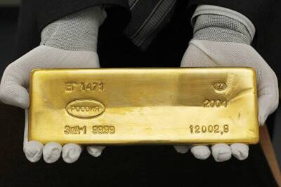 Стоимость золота снижается на "ястребиных" настроениях ФРС США