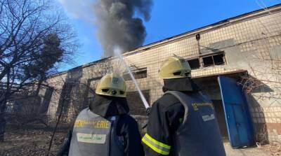 Из-за российского обстрела в Киеве горели несколько зданий – ГСЧС