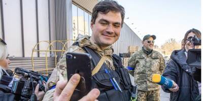 Любовь на фоне войны. В Киеве военный женился на девушке через Интернет — фоторепортаж НВ