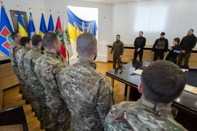 Владимир Зеленский наградил бойцов КОРДа, которые защищают украинцев и обеспечивают правопорядок в условиях российского вторжения