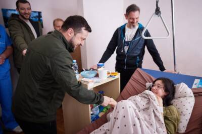 Президент посетил в больнице жителей Киевщины, раненых в результате вражеских обстрелов