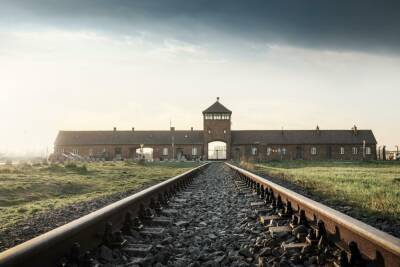 Центр встреч молодежи в Освенциме предлагает убежище пережившим Холокост