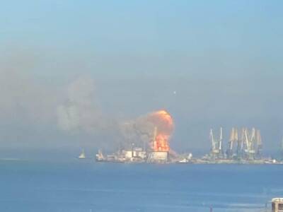 В Бердянске уничтожили большой десантный корабль оккупантов. В 2014-м он участвовал в захвате Крыма