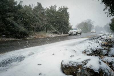 Снежный март: на Голанах и в Цфате выпал снег, несколько шоссе закрыты для проезда