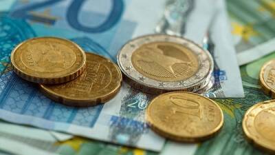 Украинцы могут обменять гривны на евро в Словакии