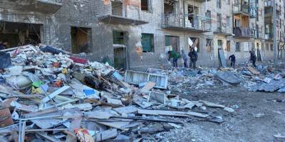 В Харькове войска РФ обстреляли пункт выдачи гуманитарной помощи, погибли шесть мирных жителей, еще 15 ранены