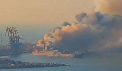 Смотреть можно вечно: появилось качественное видео уничтожения и пожара кораблей оккупантов в Бердянске