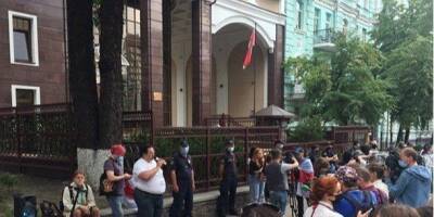 Украина сократила количество дипломатов Беларуси до пяти человек и аннулировала экзекватуру консула во Львове