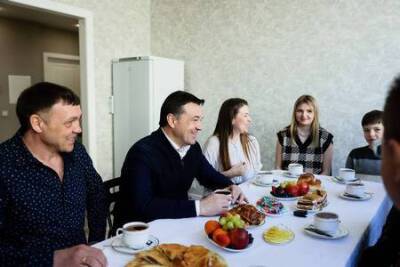 Андрей Воробьев поздравил дольщиков ЖК «Ногинск» с новосельем