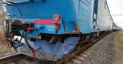 Поезд Ужгород-Краматорск задерживается из-за ДТП на переезде (ФОТО)