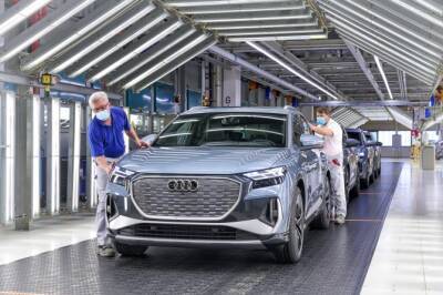Audi приостановила выпуск восьми моделей из-за ситуации на Украине - autostat.ru - Россия - Украина - Нижний Новгород - Калуга