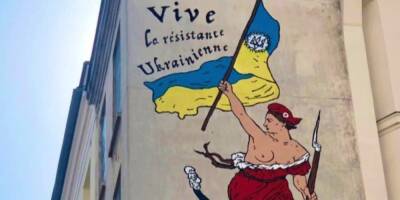 Возле Центра Пампиду в Париже. Украинский художник Никита Кравцов нарисовал мурал в поддержку Украины