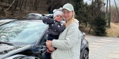 «Муж будет провожать нас на границу». Жена Виктора Павлика решила уехать из Украины с маленьким сыном