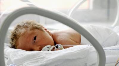 В одной из харьковских детских горбольниц выхаживают недоношенных младенцев